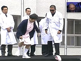 无人能抵抗的笑点,《绝对不准笑》让你秒变肌肉发达,快来一同寻找笑点吧